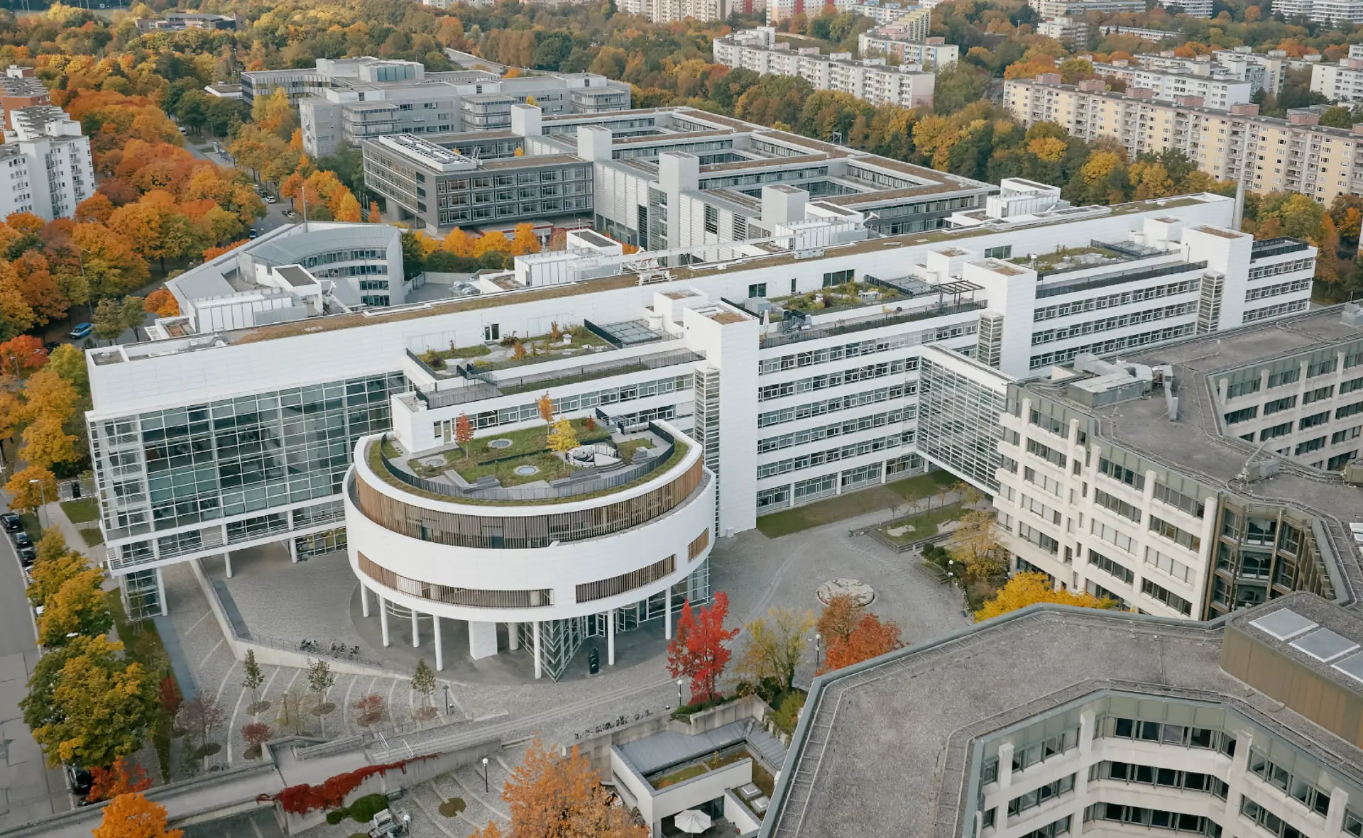 aer München: Luftaufnahme des Gebäudeensembles