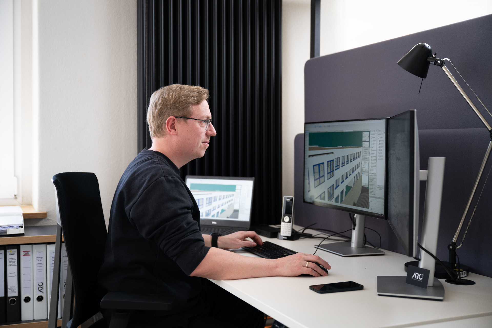 Teambereich mit Arbeitsplätzen im ARC1-Büro
