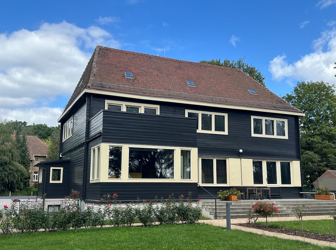 Konrad-Wachsmann-Haus in Niesky, Ansicht von der Gartenseite